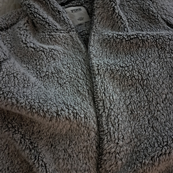 Jacket Cardigan. One Size Fits All... - Picture 2 of 5